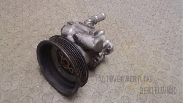 Foto: LENKGETRIEBEPUMPE eines Skoda Felicia Combi 1.3 SE