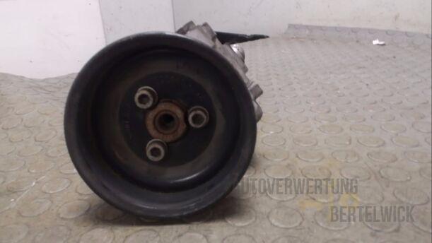 Foto: LENKGETRIEBEPUMPE eines Skoda Felicia Combi 1.3 SE