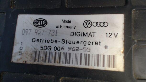 Foto: STEUERGERÄT AUTOMATIKGETRIEBE eines Audi 80 Avant 2.6 E Exclusive