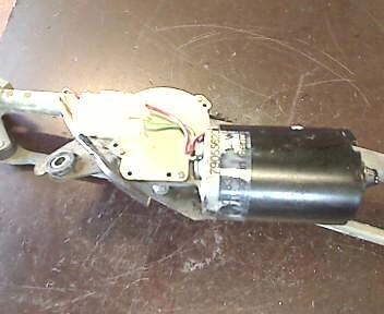 Foto: SCHEIBENWISCHERMOTOR VORN eines Peugeot 106 SE