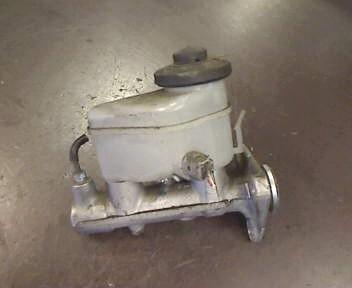Foto: HAUPTBREMSZYLINDER eines Toyota Corolla 1.4 SE