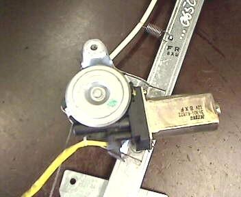 Foto: FENSTERHEBER ELEKTRISCH VORN RECHTS eines Mazda 626 1.9 SE