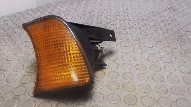 Foto: BLINKER / BLINKLEUCHTE LINKS eines BMW 525i SE