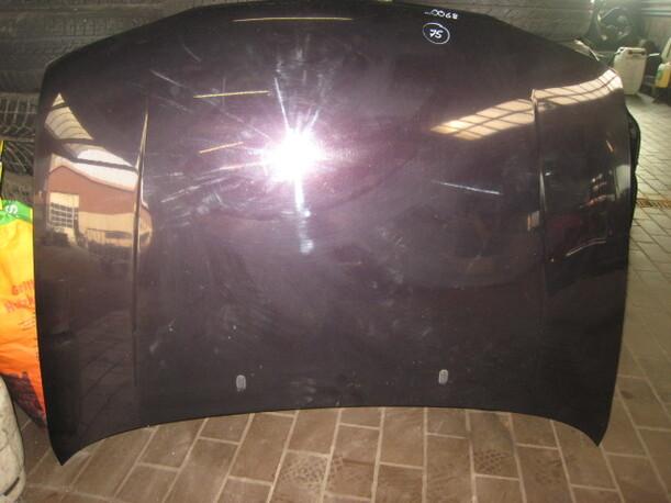 Foto: MOTORHAUBE eines Ford Mondeo Turnier SE