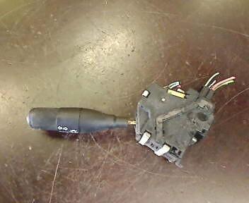 Foto: KOMBISCHALTER SEITLICH L eines Renault R 19 1.8s