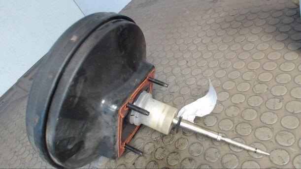 Foto: BREMSKRAFTVERSTÄRKER eines Ford Scorpio Turnier