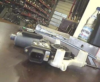 Foto: FENSTERHEBER MIT MOTOR HL eines Mitsubishi Space Star 1300 GT