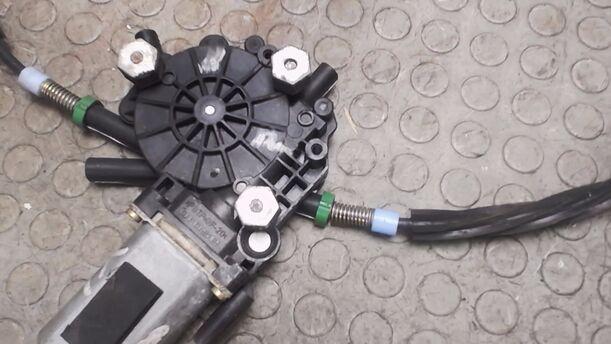 Foto: FENSTERHEBER ELEKTR. VORN LINKS (4/5-TÜRER) eines Ford Escort Turnier 16V Fun