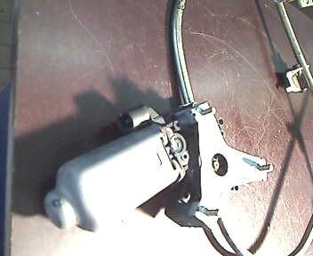 Foto: FENSTERHEBER MIT MOTOR VL eines Renault Clio