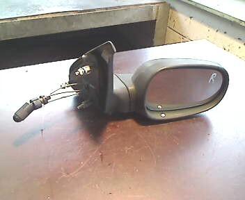 Foto: AUSSENSPIEGEL RECHTS MECH. INNENVERSTELLB R eines Renault Clio 1.2