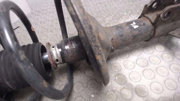 Foto: FEDERBEIN VORN LINKS eines Mazda 323 1.4i 16V