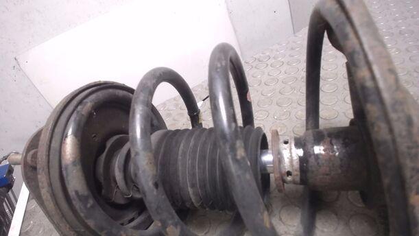 Foto: FEDERBEIN VORN LINKS eines Mazda 323 1.4i 16V