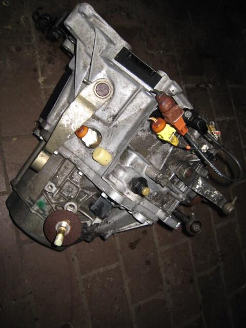 Foto: SCHALTGETRIEBE 5-GANG eines Citroen Xsara  Coupe 1.8i