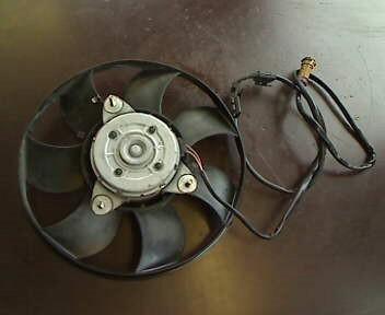 Foto: ELEKTROLÜFTER eines Audi A4 1.6