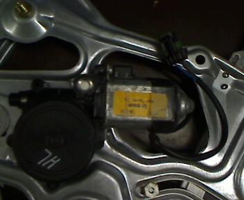 Foto: FENSTERHEBER HINTEN LINKS eines Opel Astra Cabrio 1.6i