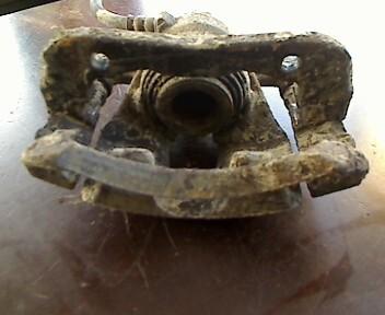 Foto: BREMSSATTEL VL eines Opel Corsa 1.2 16V