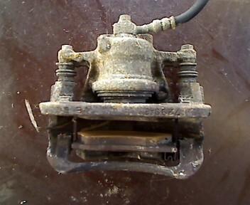 Foto: BREMSSATTEL VR eines Opel Corsa 1.2 16V