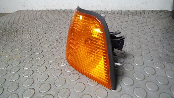 Foto: BLINKER LINKS eines BMW 318i