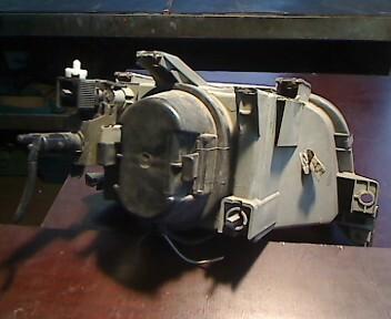 Foto: SCHEINWERFER LINKS L eines Renault Clio 1.4