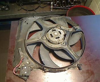 Foto: ELEKTROLÜFTER eines Renault Clio 1.4