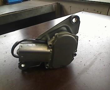 Foto: SCHEIBENWISCHERMOTOR HINTEN eines Peugeot 106