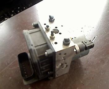 Foto: HAUPTBREMSAGGREGAT ABS eines Ford Mondeo 1.8