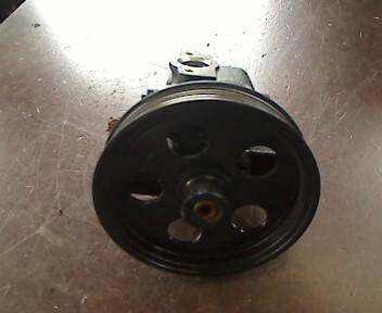Foto: LENKGETRIEBEPUMPE eines Ford Mondeo 1.8
