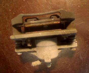 Foto: BREMSSATTEL VR eines Opel Agila 1.0 12 V (C)