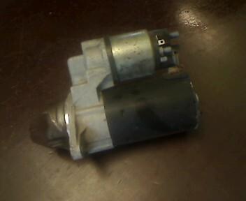 Foto: ANLASSER / STARTER BOSCH eines Opel Agila 1.0 12 V (C)