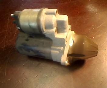 Foto: ANLASSER / STARTER BOSCH eines Opel Agila 1.0 12 V (C)