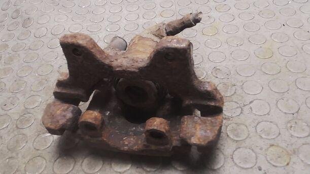 Foto: BREMSSATTEL HINTEN LINKS eines BMW 520i touring (C)