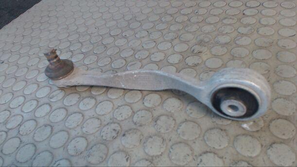 Foto: QUERLENKER OBEN HINTEN LINKS eines Audi A4 1.8 (C)