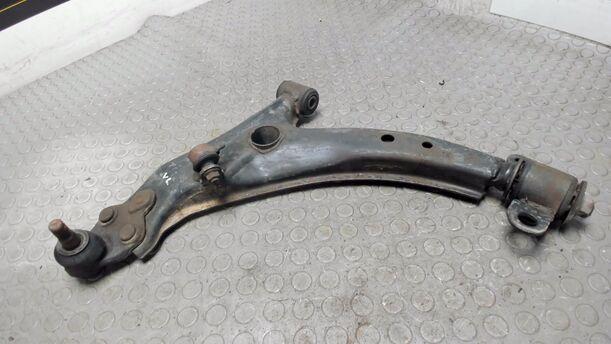 Foto: QUERLENKER VORNE LINKS UNTEN eines Toyota Carina II Liftback GL