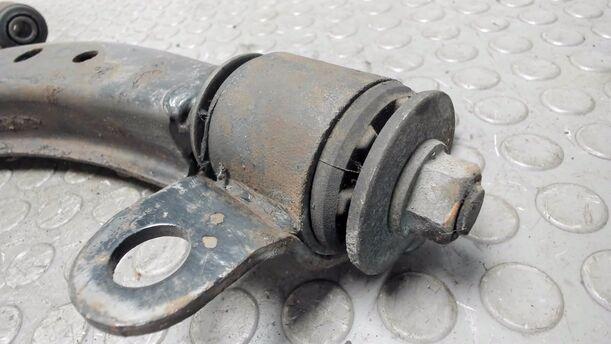 Foto: QUERLENKER VORNE LINKS UNTEN eines Toyota Carina II Liftback GL