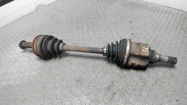 Foto: ANTRIEBSWELLE LINKS eines Toyota Carina II Liftback GL