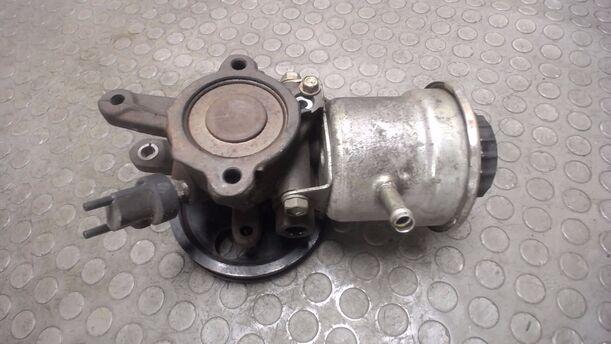 Foto: LENKGETRIEBEPUMPE eines Toyota Carina II Liftback GL