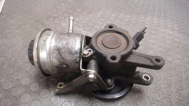 Foto: LENKGETRIEBEPUMPE eines Toyota Carina II Liftback GL