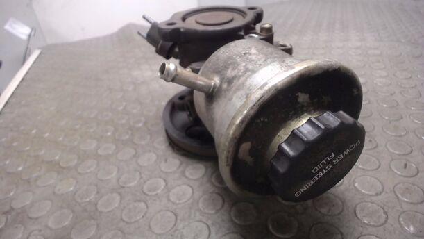 Foto: LENKGETRIEBEPUMPE eines Toyota Carina II Liftback GL