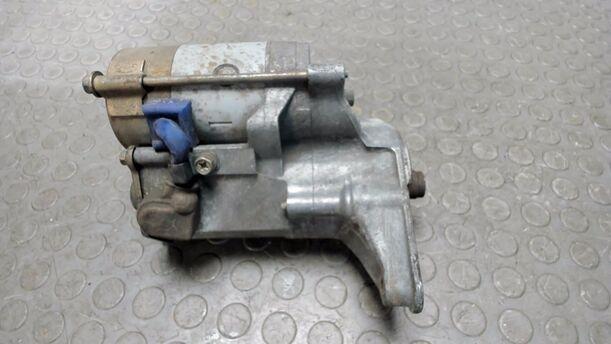 Foto: ANLASSER / STARTER DENSO eines Toyota Carina II Liftback GL