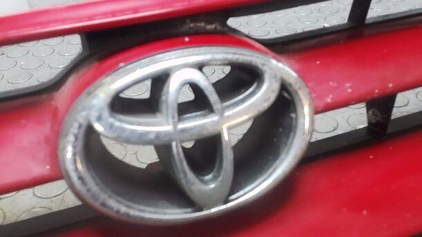 Foto: KÜHLERGRILL eines Toyota Corolla 1.4 GL