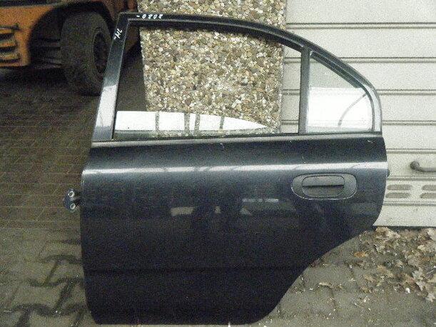 Foto: TÜR HINTEN LINKS eines Mitsubishi Carisma 1600 GL