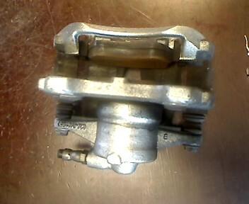 Foto: BREMSSATTEL VORN RECHTS eines Opel Corsa 1.0 12V GL