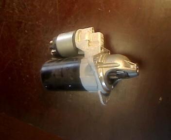 Foto: ANLASSER / STARTER BOSCH eines Opel Corsa 1.0 12V GL