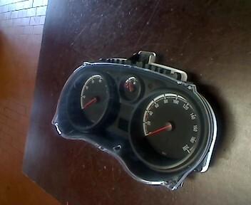 Foto: TACHOEINHEIT / INSTRUMENT (ENTHEIRATET) eines Opel Corsa 1.0 12V GL