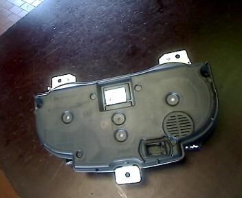 Foto: TACHOEINHEIT / INSTRUMENT (ENTHEIRATET) eines Opel Corsa 1.0 12V GL