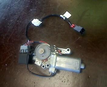 Foto: SCHIEBEDACHMOTOR eines Fiat Punto 1.2 8V GL