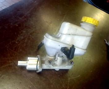 Foto: HAUPTBREMSZYLINDER eines Fiat Punto 1.2 8V GL