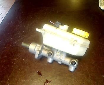 Foto: HAUPTBREMSZYLINDER eines VW Polo 1.2