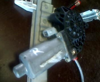 Foto: FENSTERHEBER MIT MOTOR R eines Peugeot 206 75
