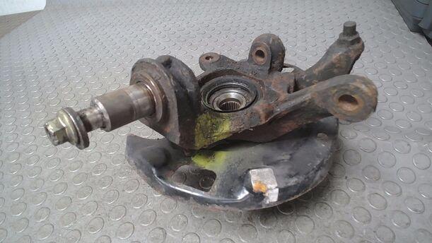 Foto: ACHSSCHENKEL VORNE LINKS eines Nissan Primera 1.6 SLX